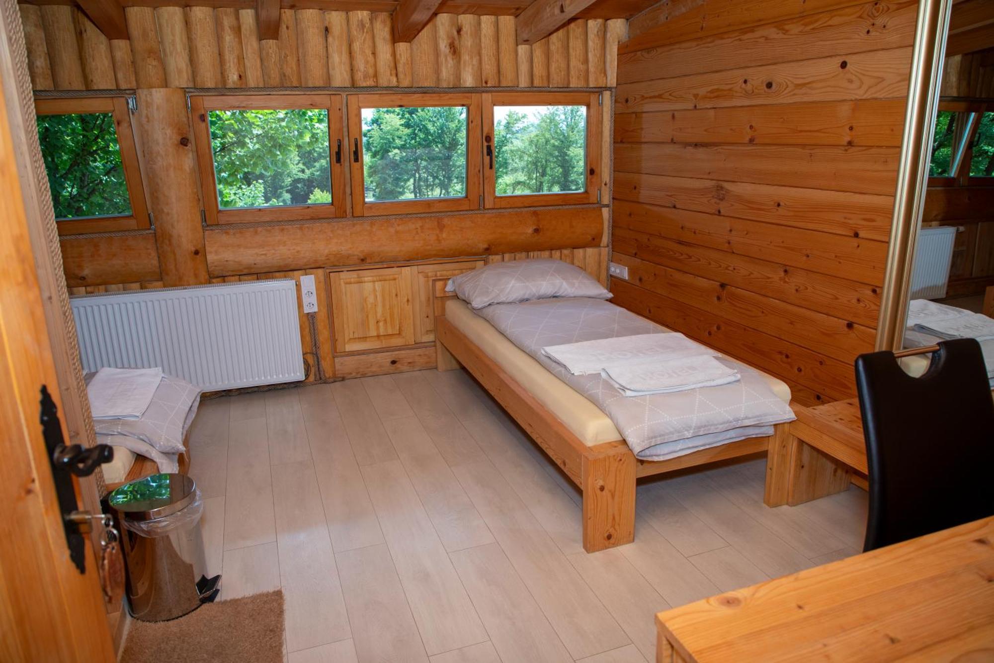 Guest House Mala Prica Zivinice ภายนอก รูปภาพ