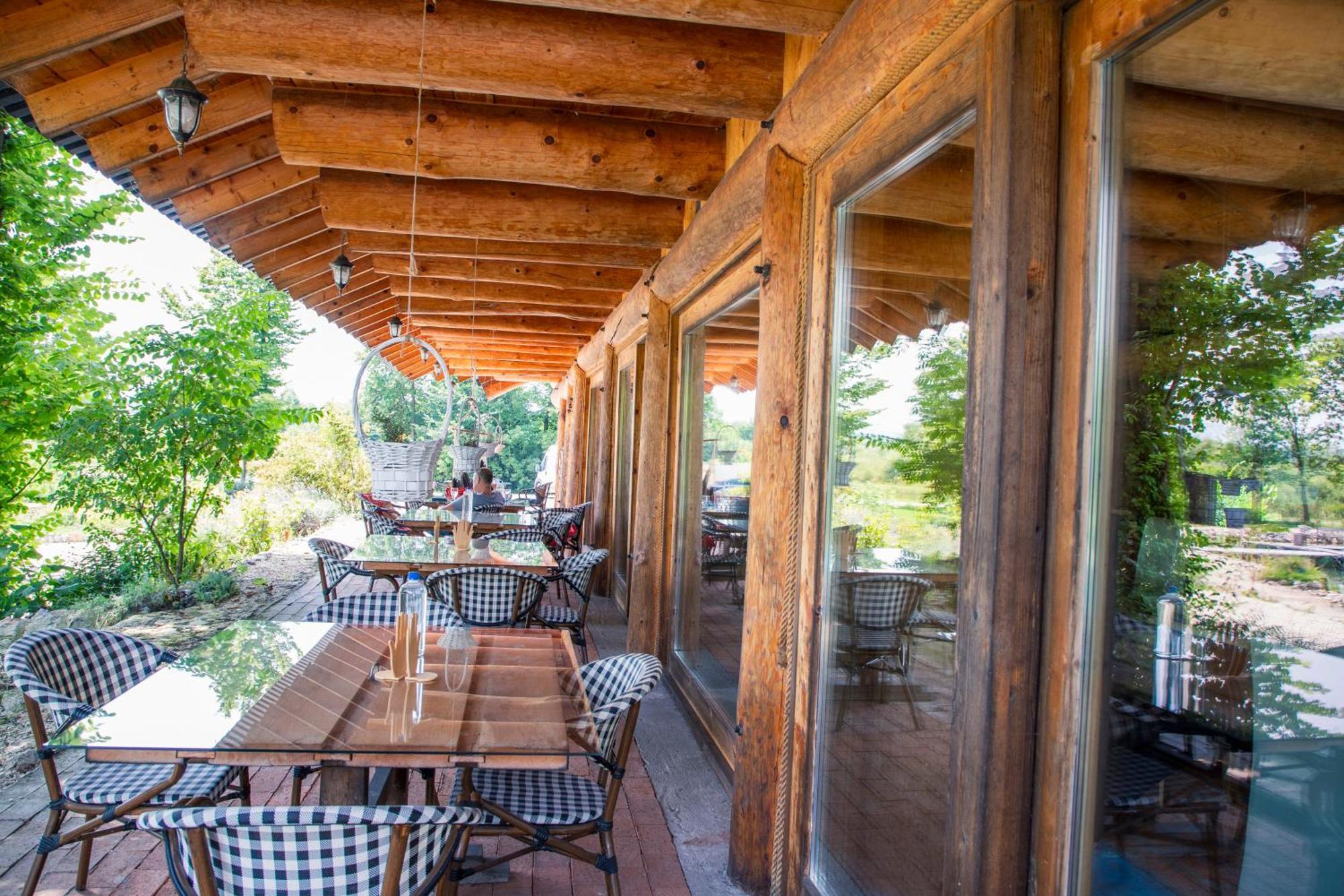 Guest House Mala Prica Zivinice ภายนอก รูปภาพ
