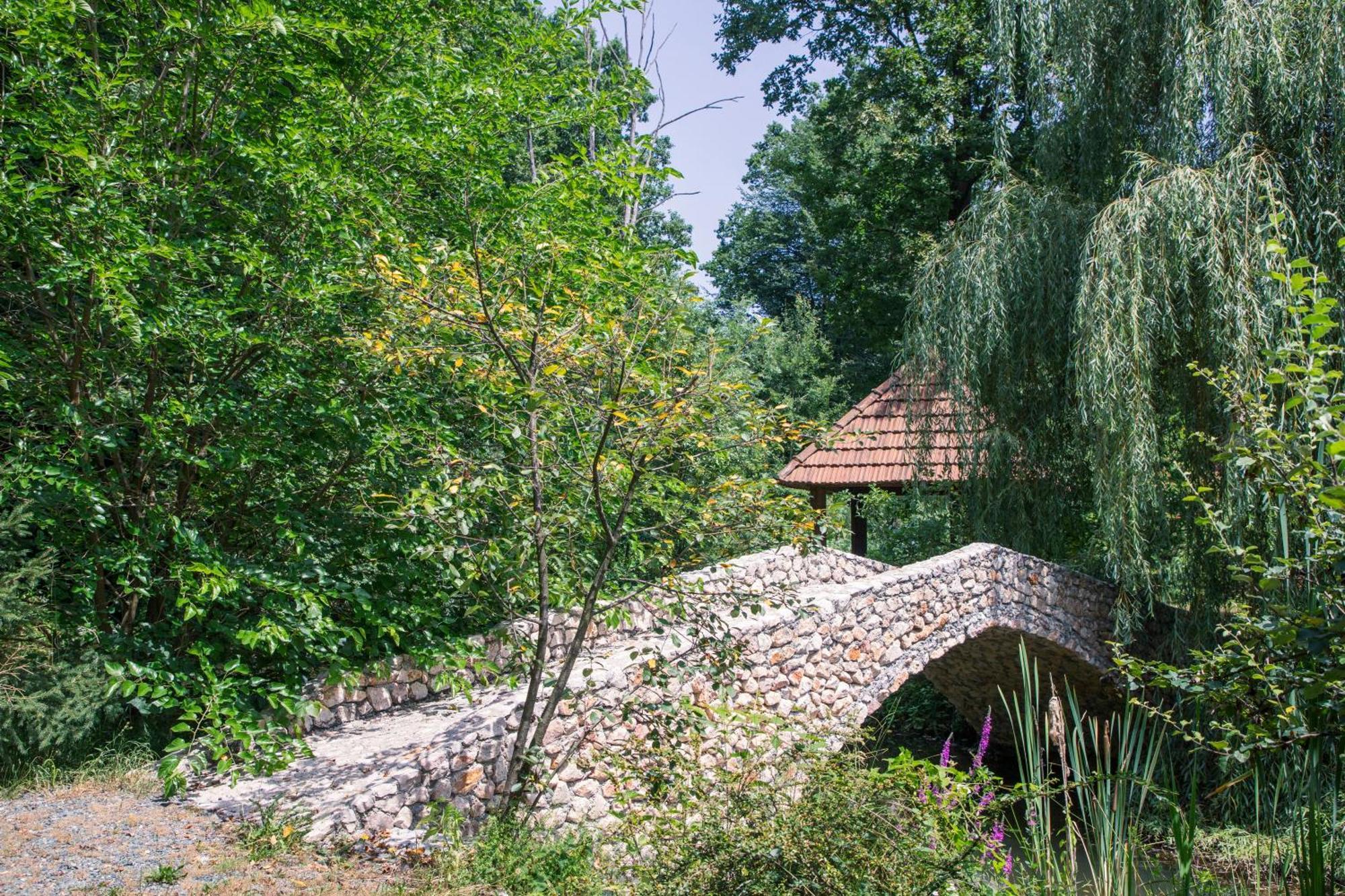 Guest House Mala Prica Zivinice ภายนอก รูปภาพ